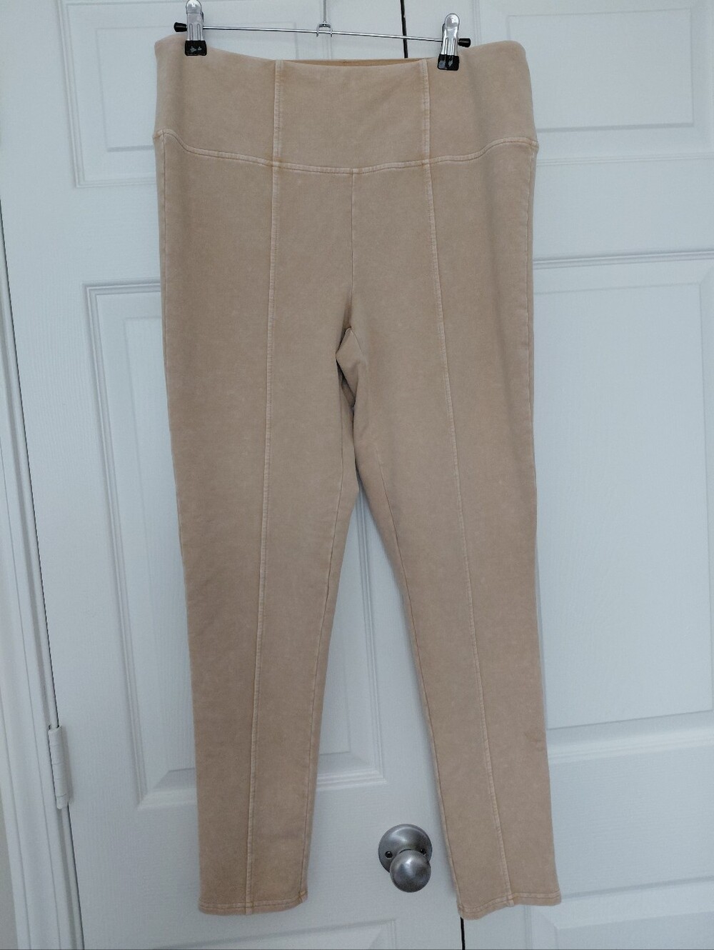 DG2 Beige Seam-Front Ponte Leggings . Size L.